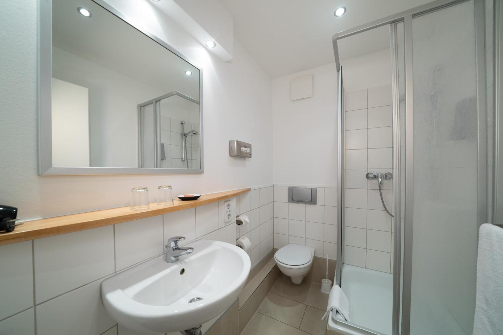 Single Room,1756441094:JPEG